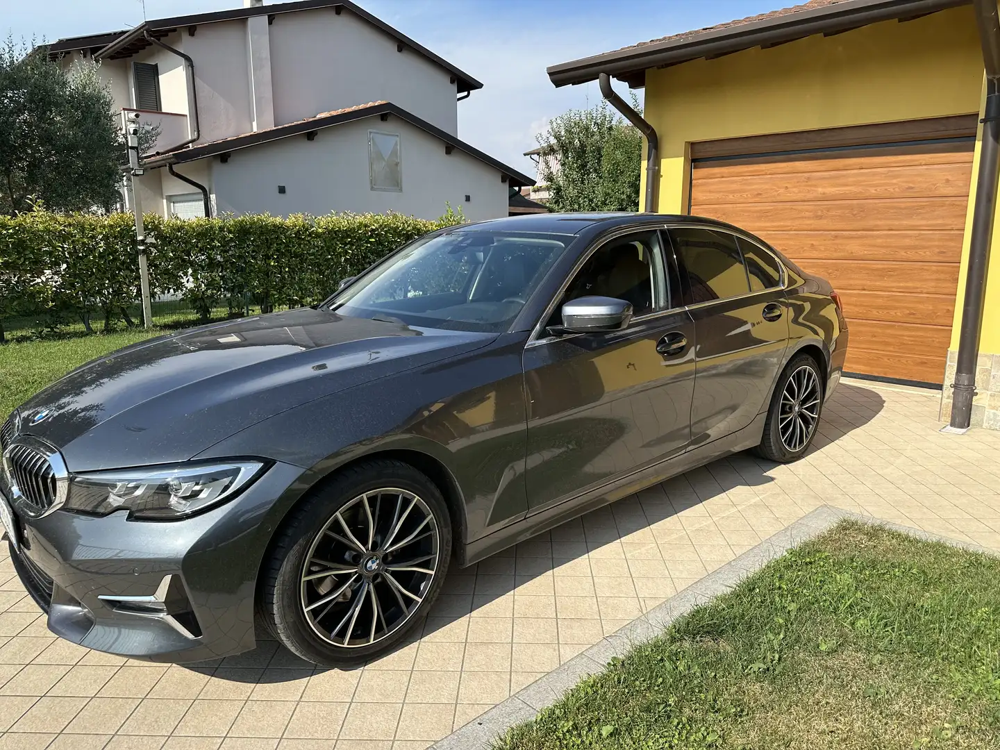 BMW 320 320d Luxury auto (190 Cv) Grigio - 2