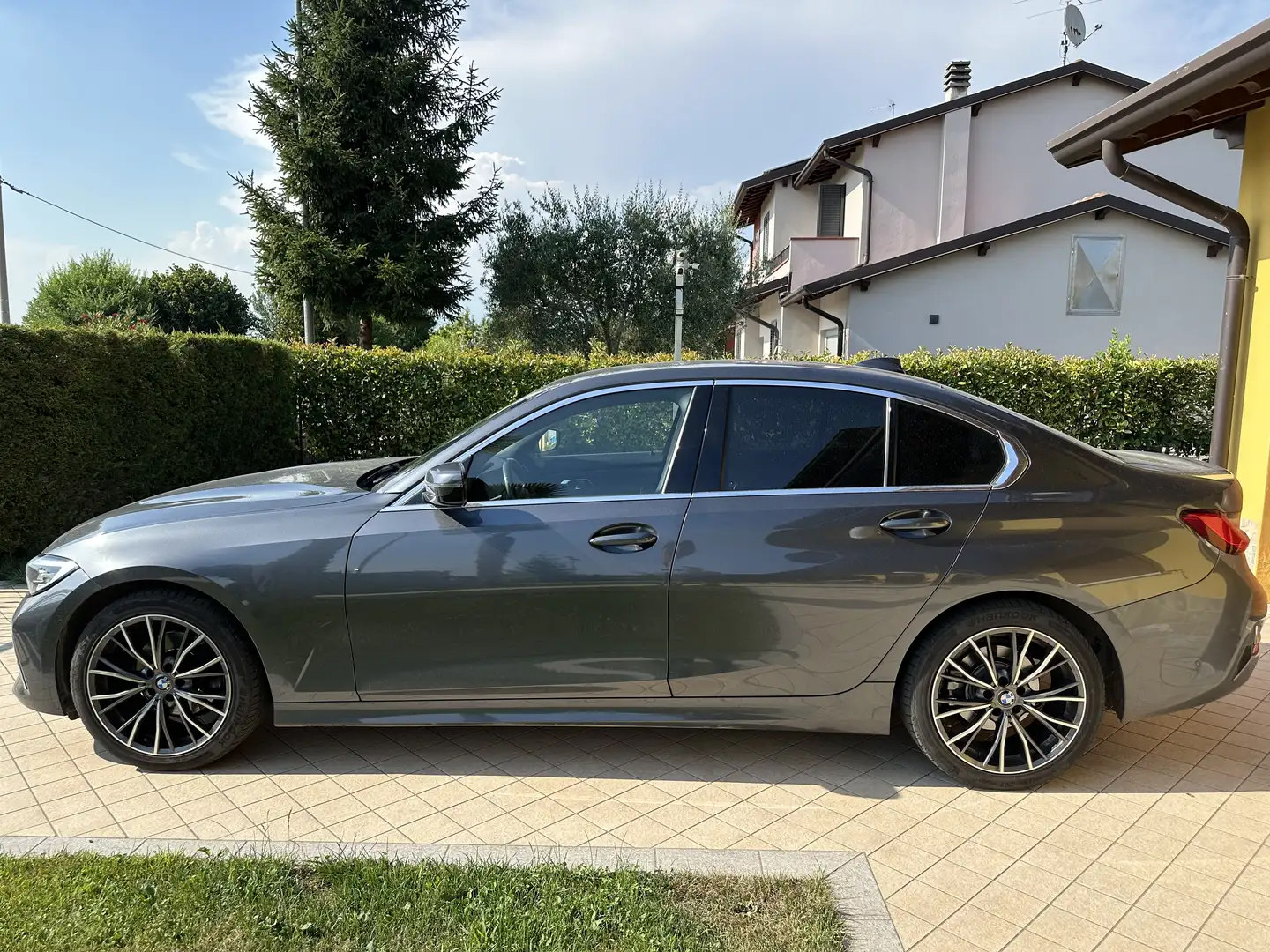 BMW 320 320d Luxury auto (190 Cv) Grigio - 1