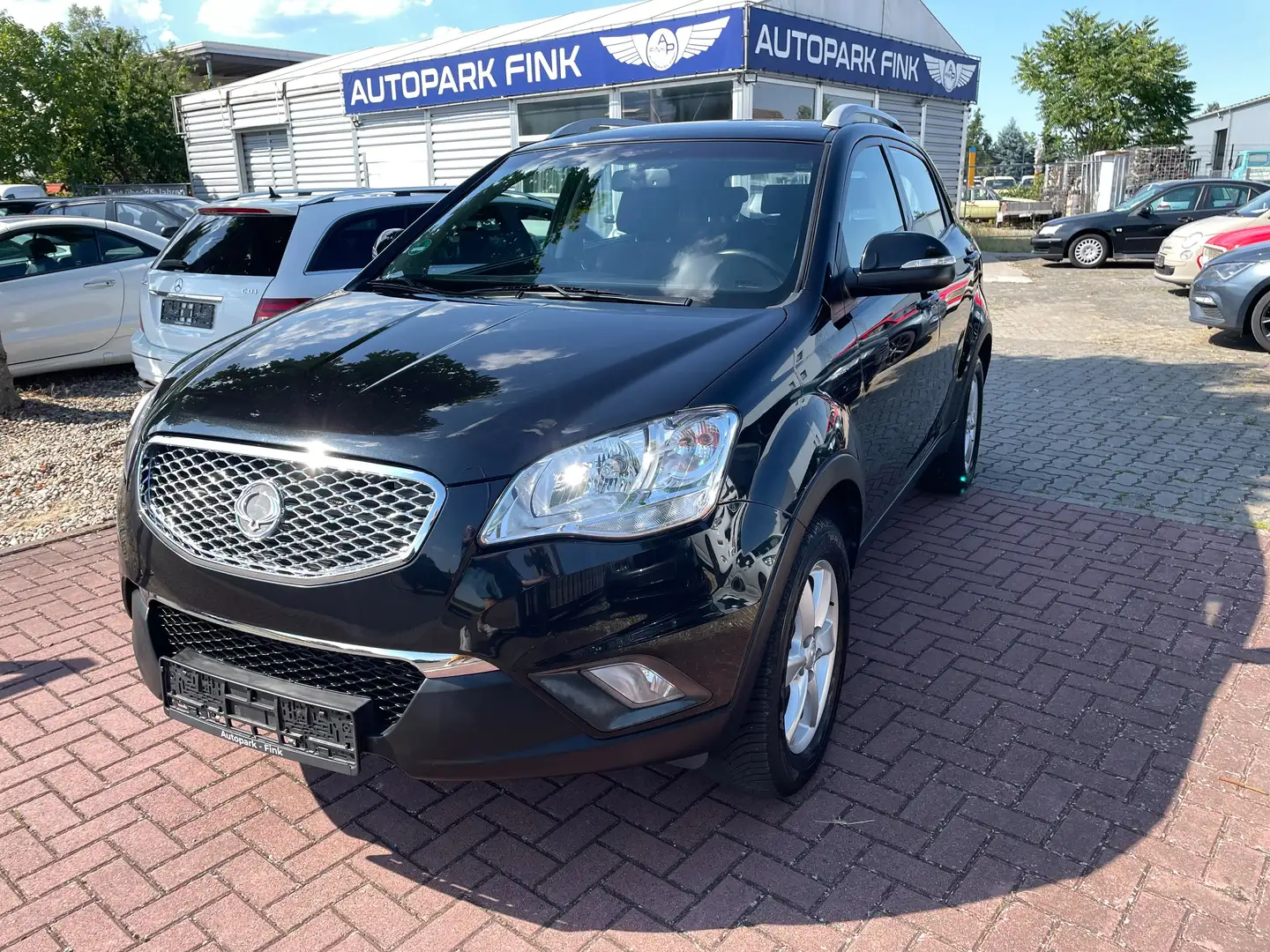 SsangYong Korando Crystal 4x2 aus 2.Hand+AHK +Scheckheft Schwarz - 2