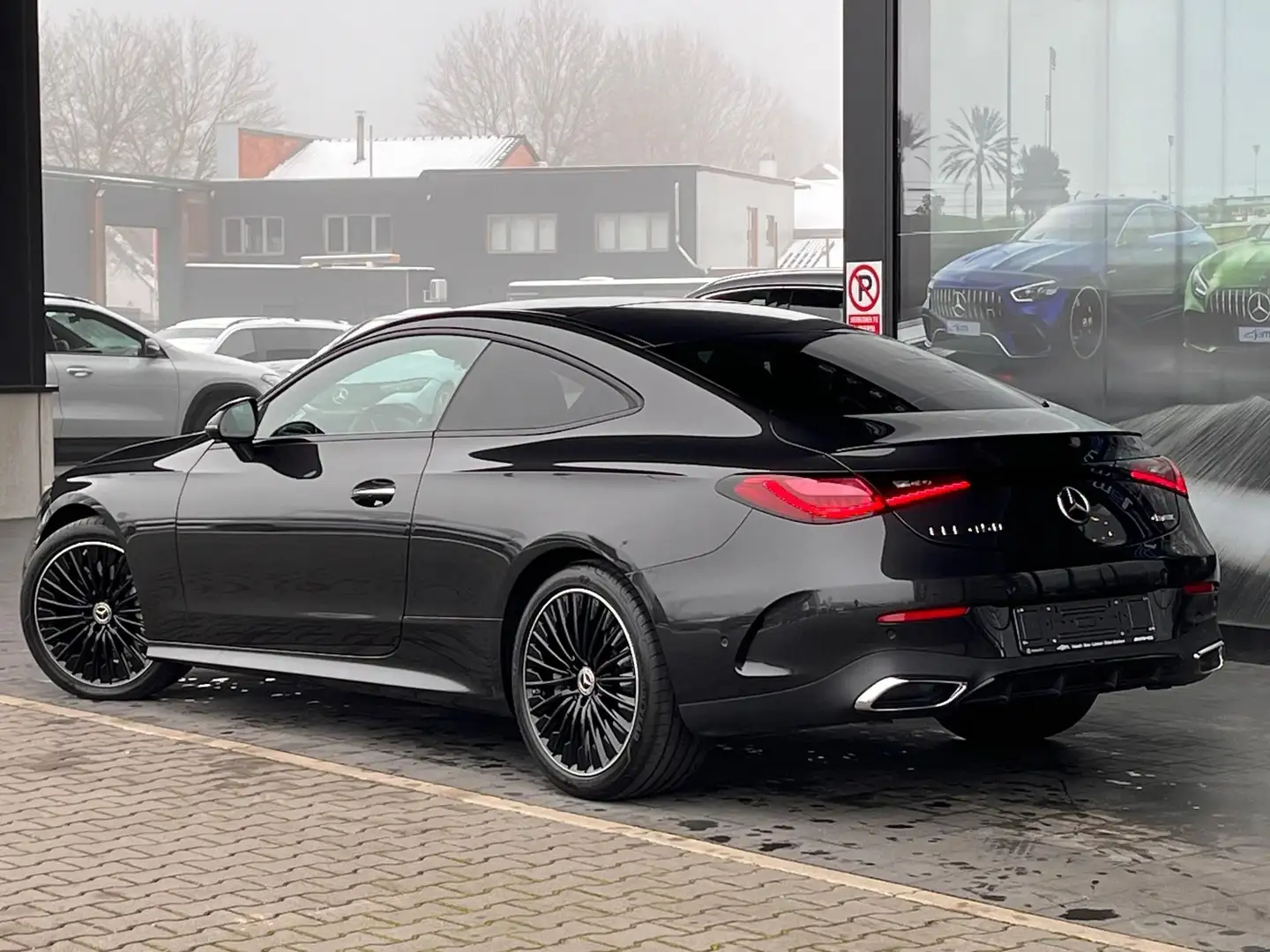 Mercedes-Benz CLE 450 Coupé CLE 4MATIC AMG Line Zwart - 2