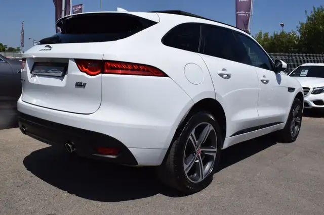Jaguar F-Pace view 9