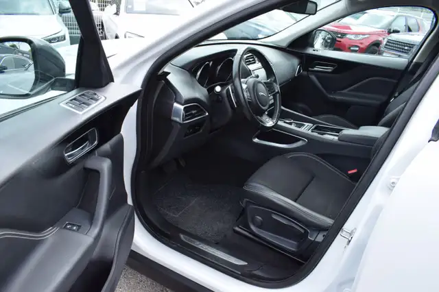 Jaguar F-Pace view 4