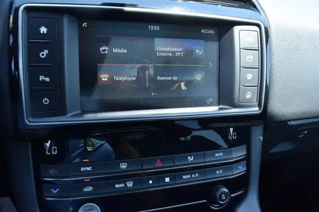 Jaguar F-Pace view 14