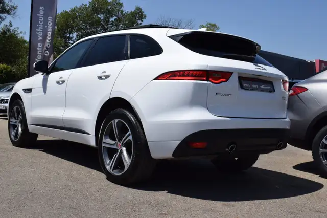 Jaguar F-Pace view 3