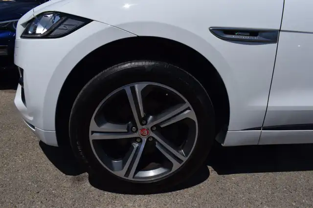 Jaguar F-Pace view 7