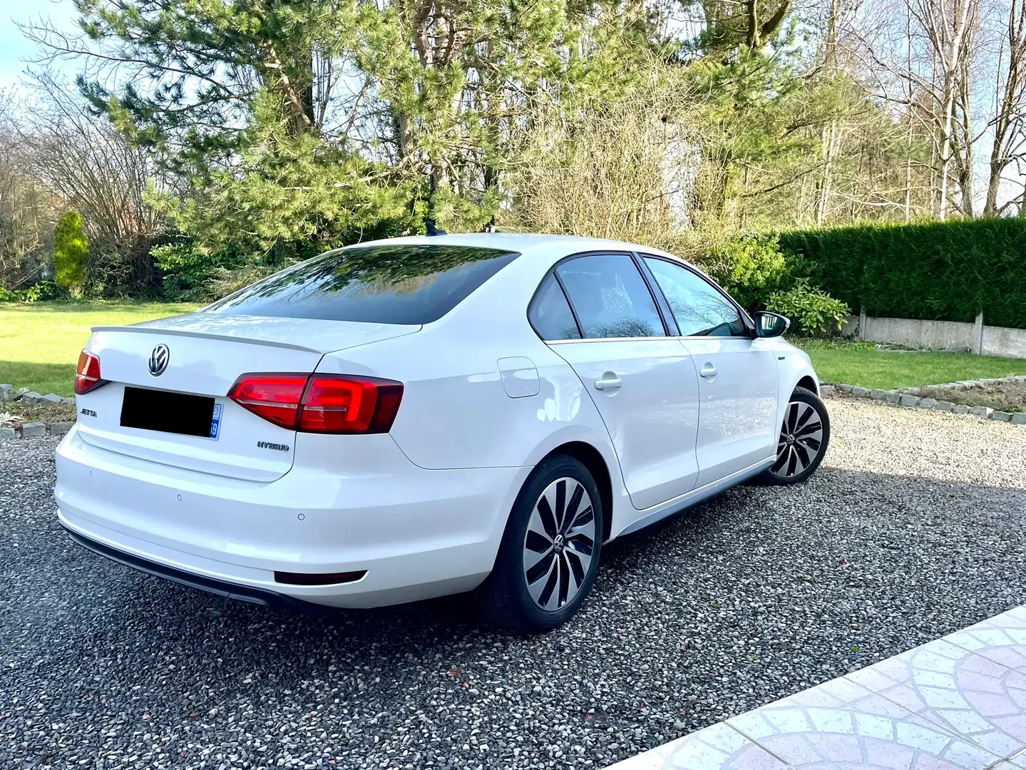 Volkswagen Jetta 1.4 TSI 170 Hybrid BMT Carat DSG7 Biały - 2