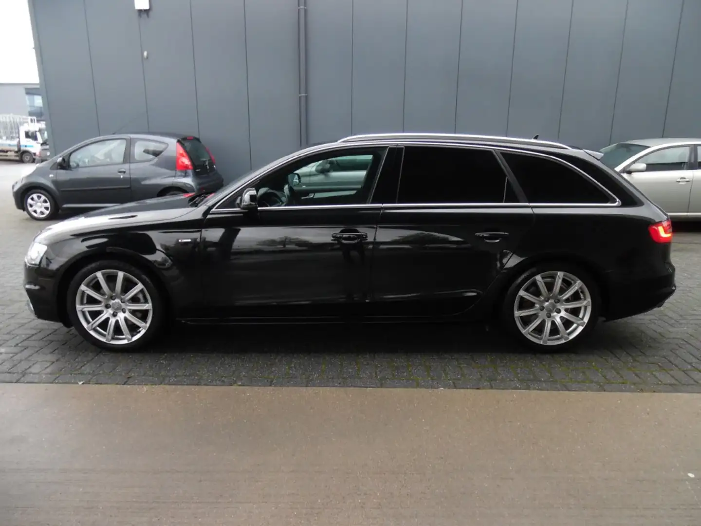 Audi A4 1.8 TFSI Q. SP. ED. Zwart - 2