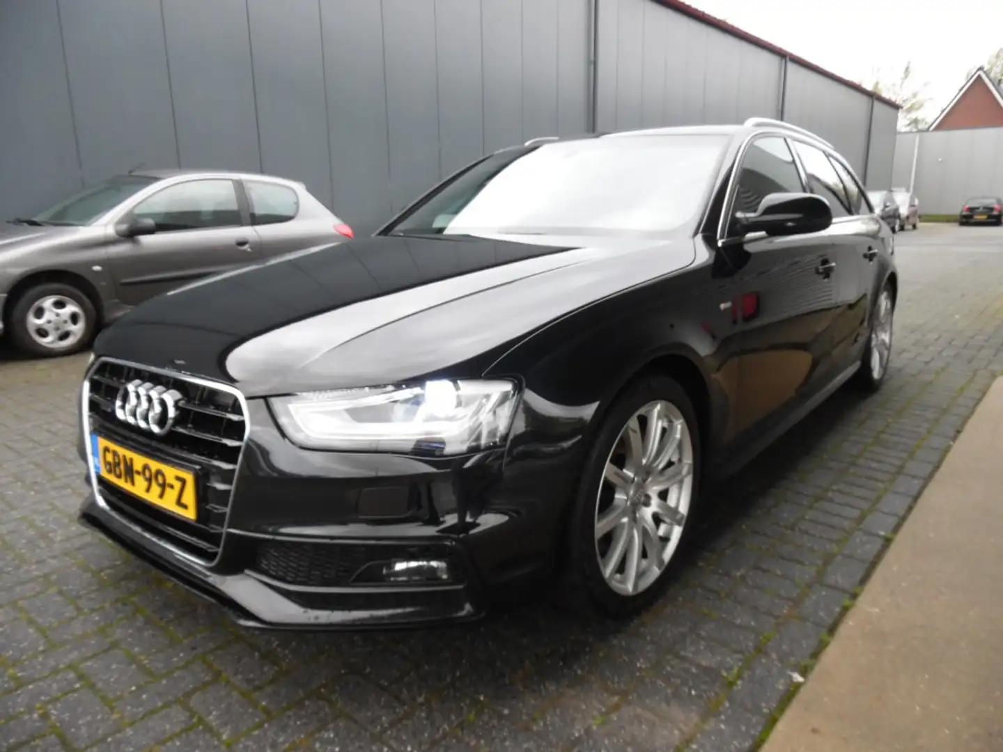 Audi A4 1.8 TFSI Q. SP. ED. Zwart - 1