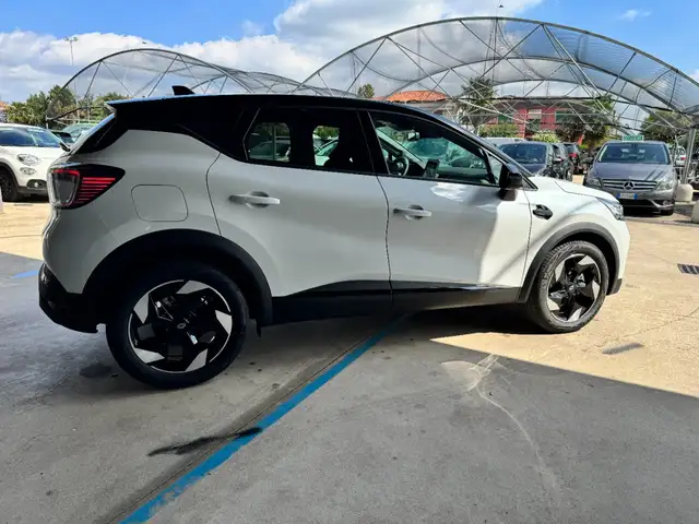 Renault Captur view 4