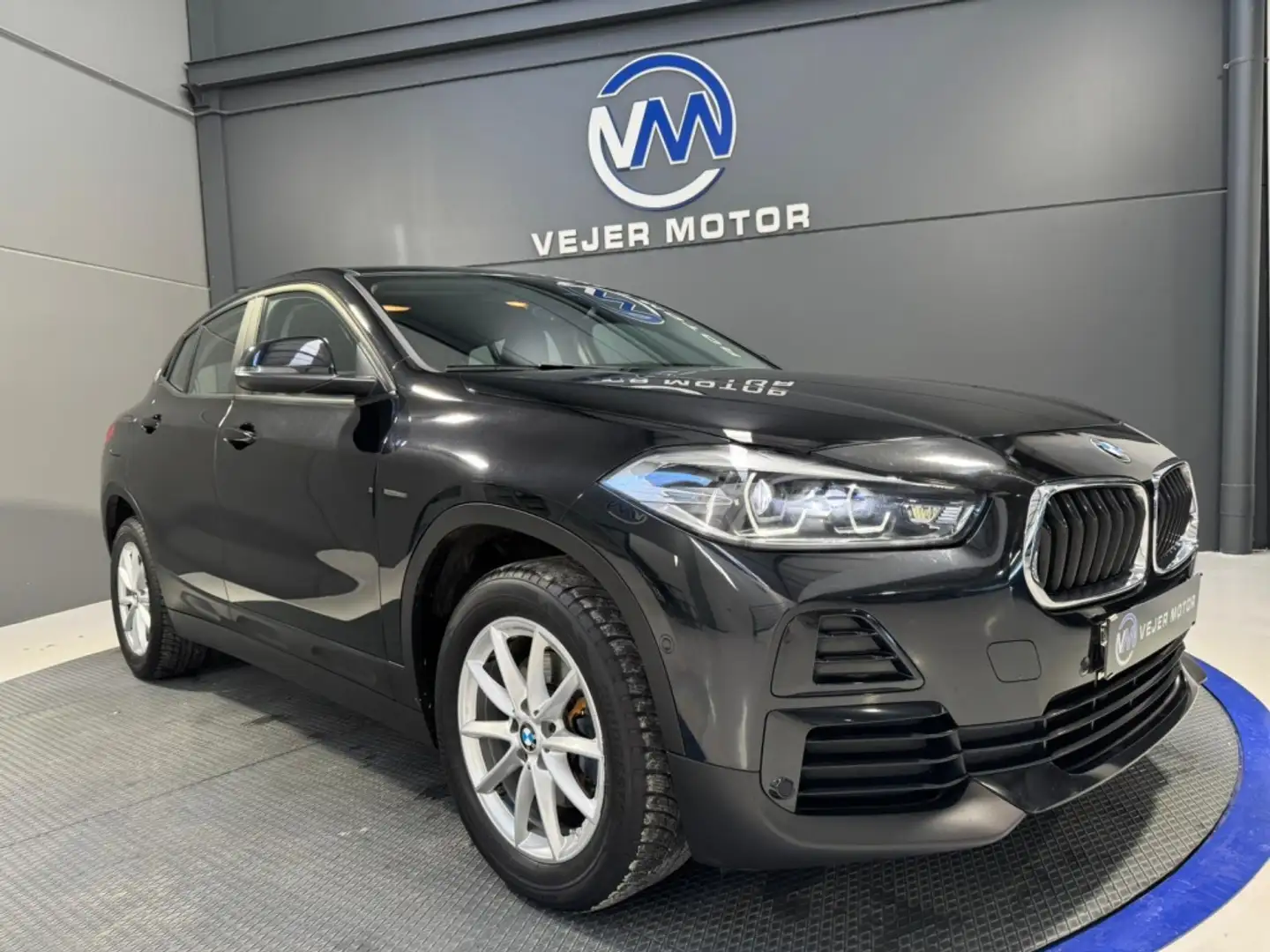 BMW X2 sDrive 18i Schwarz - 1