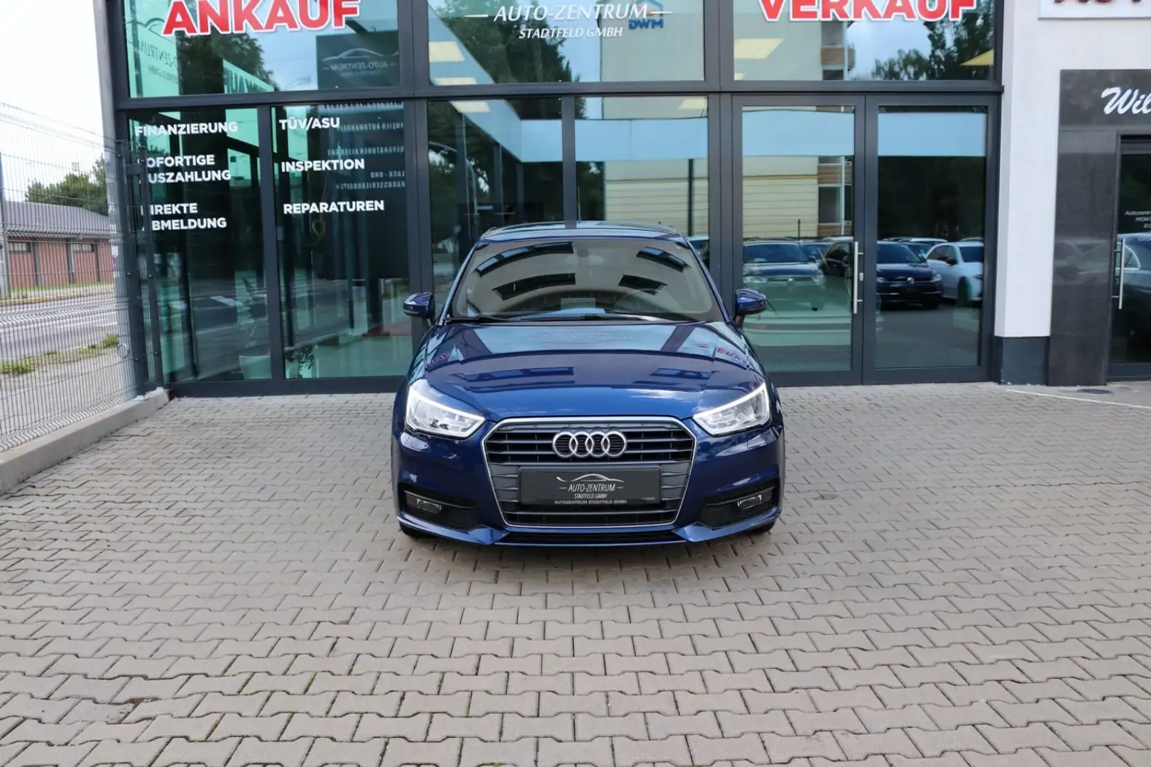 Audi A1 Sportback sport Navi SHZ Klima Blauw - 2