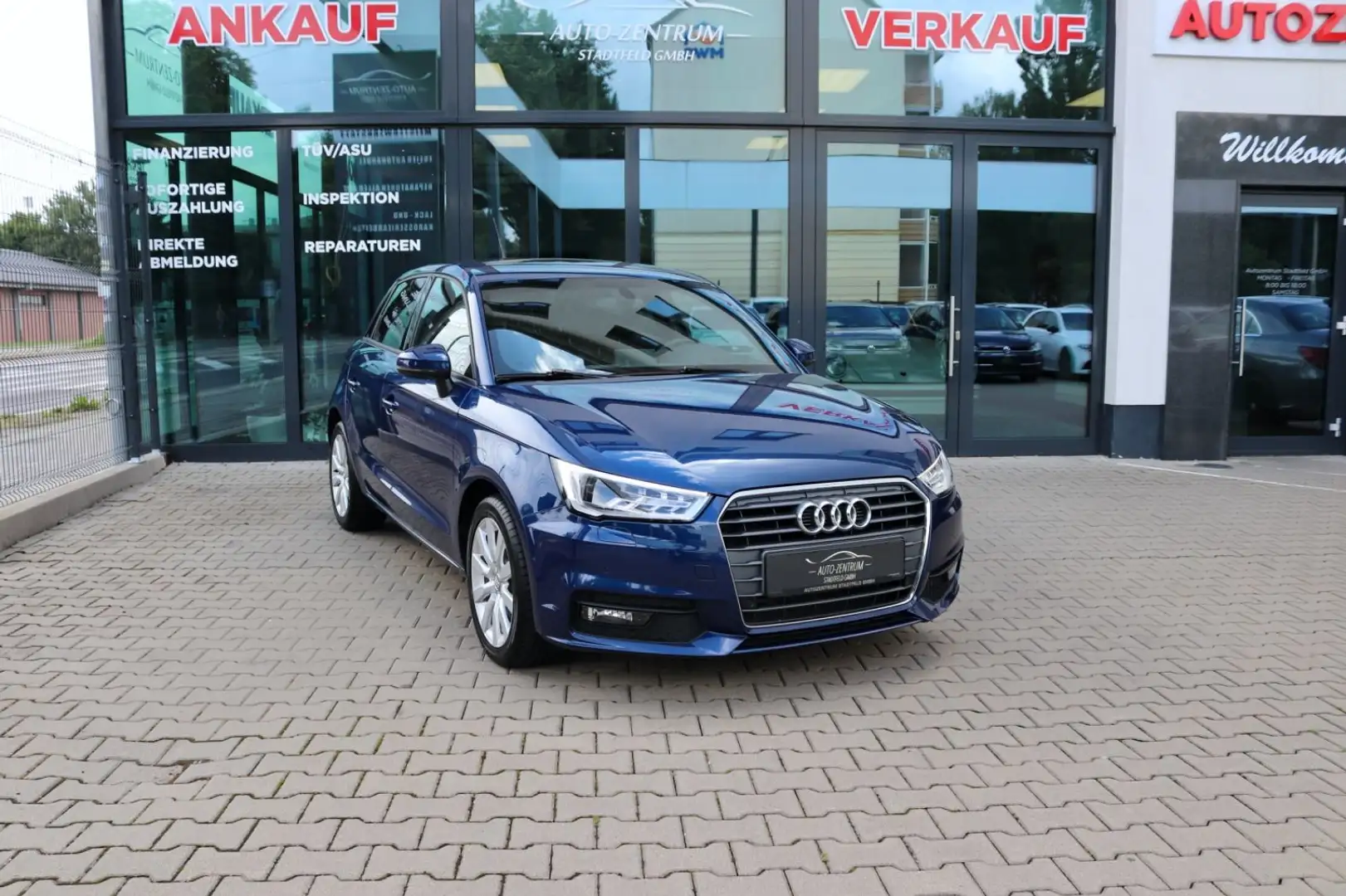 Audi A1 Sportback sport Navi SHZ Klima Blauw - 1