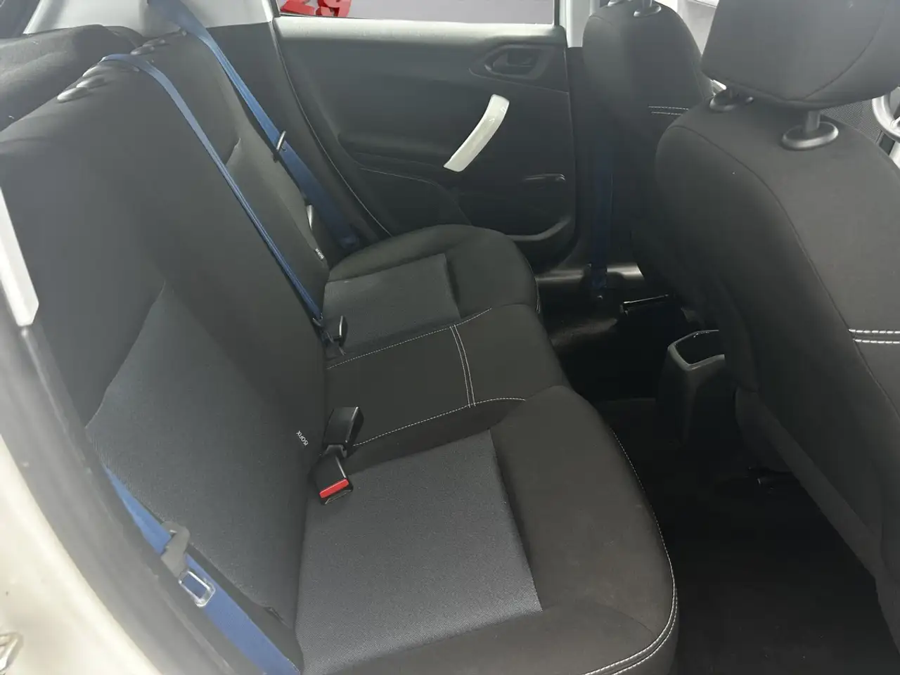 Peugeot 208 208 — photo 20