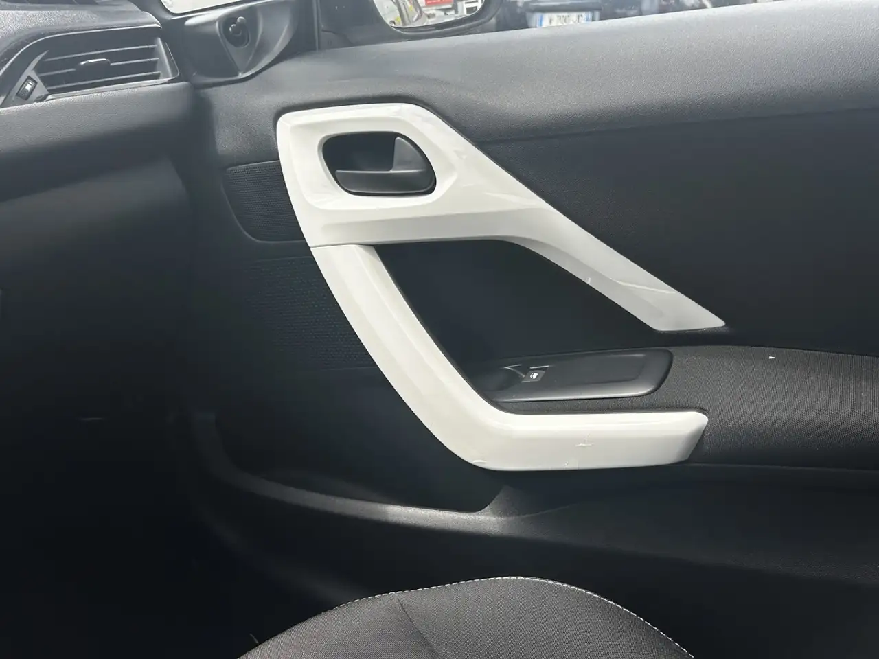 Peugeot 208 208 — photo 18