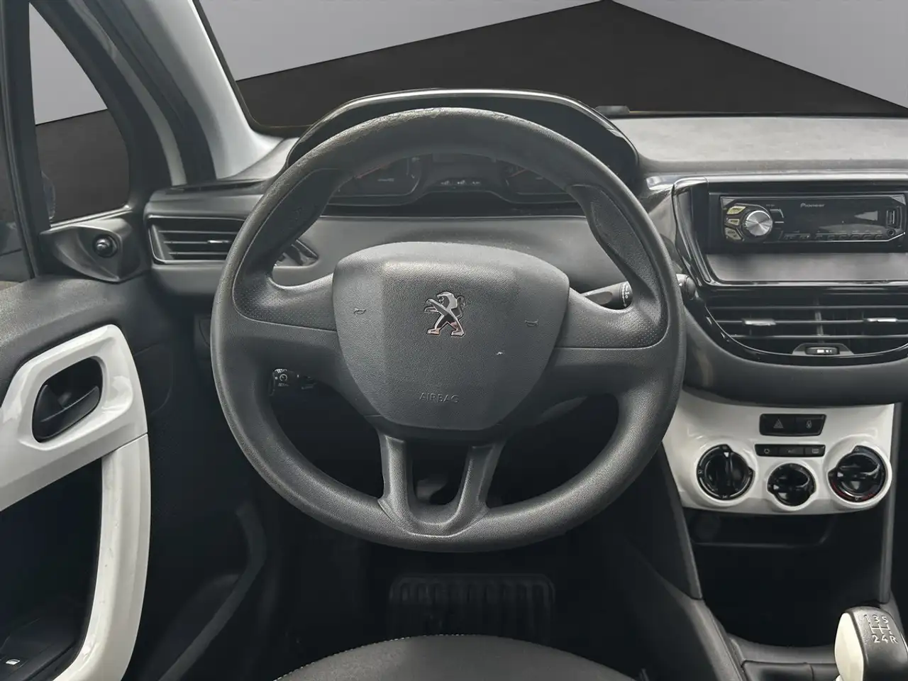 Peugeot 208 208 — photo 10