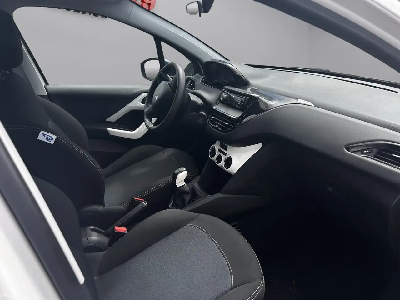 Peugeot 208 208 — photo 19