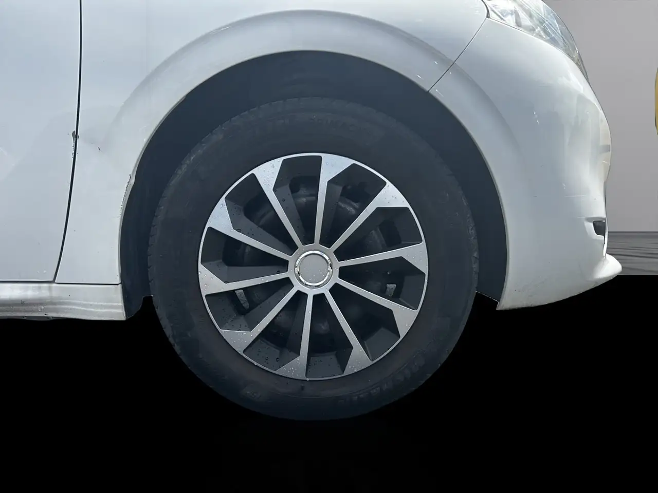Peugeot 208 208 — photo 22