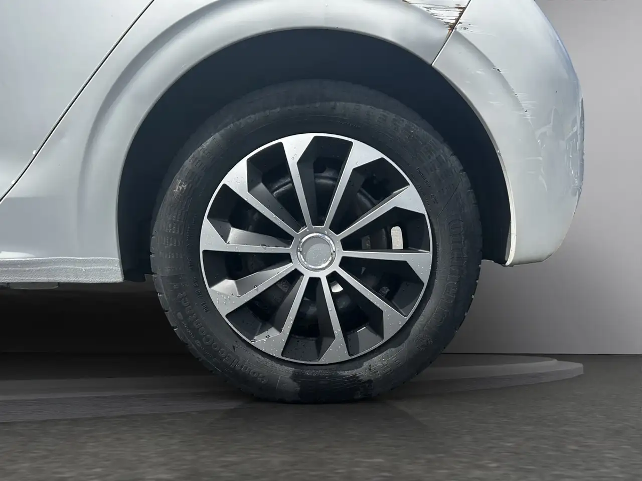 Peugeot 208 208 — photo 23