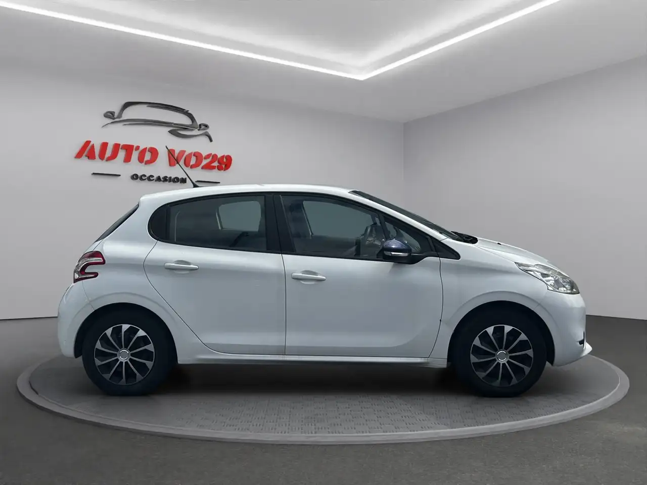 Peugeot 208 208 — photo 7