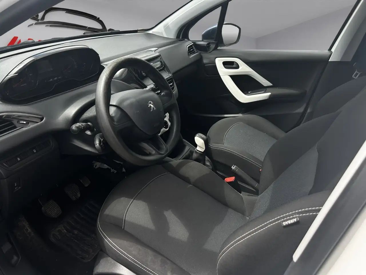 Peugeot 208 208 — photo 9