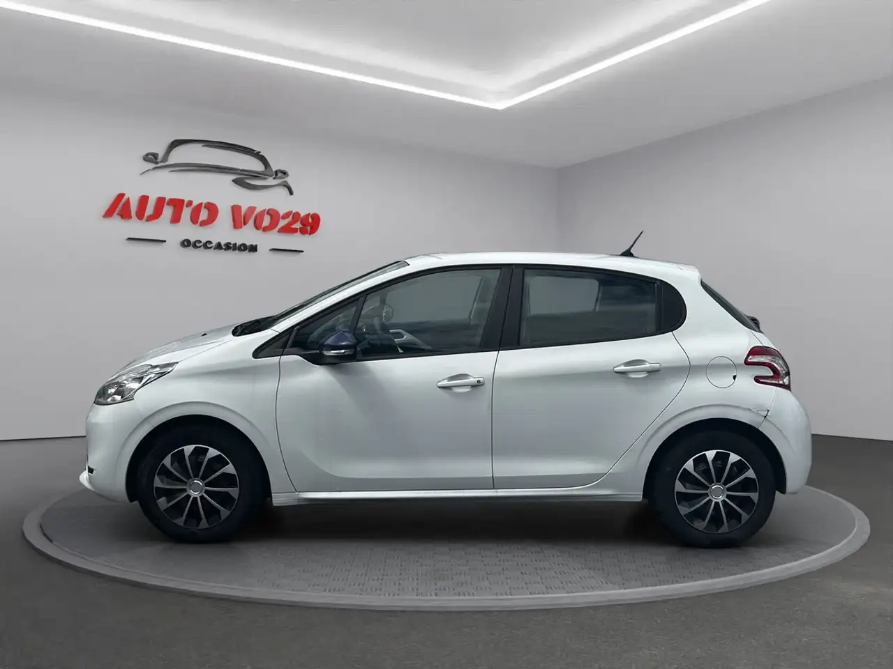 Peugeot 208 208 — photo 3
