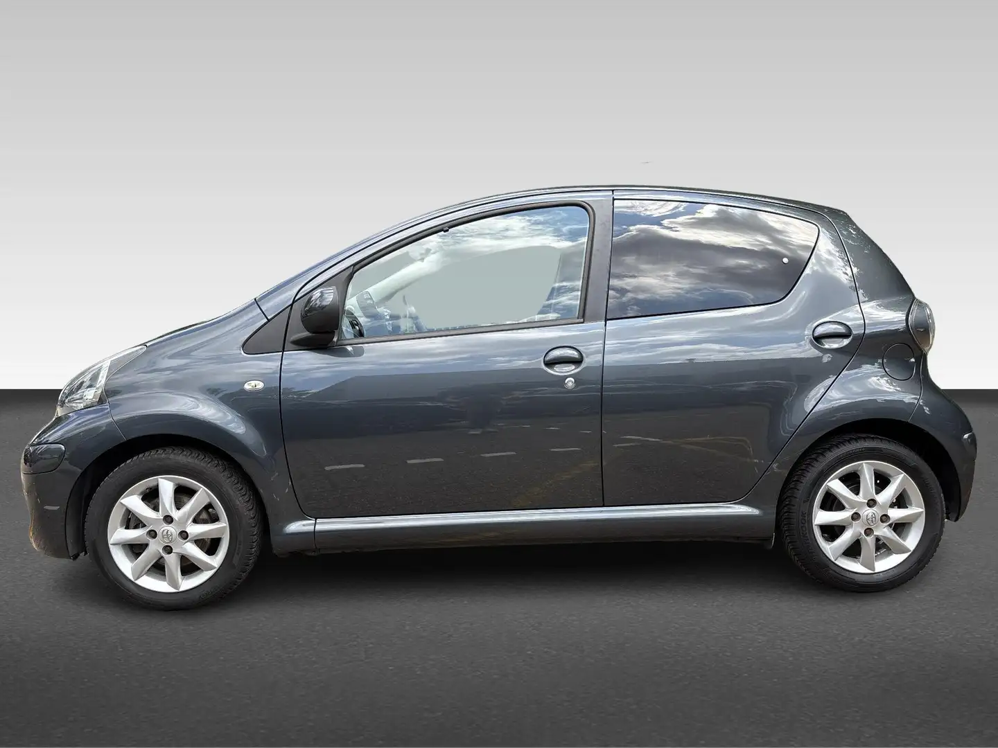 Toyota Aygo 1.0 VVT-i 5D Dynamic Navigator Gri - 2