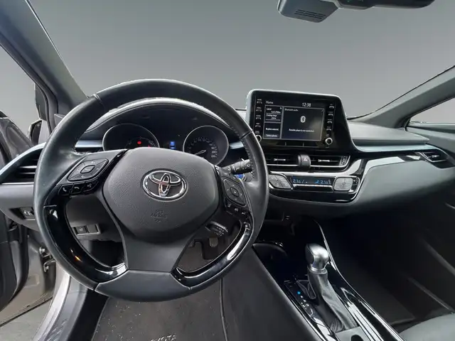 Toyota C-HR view 11