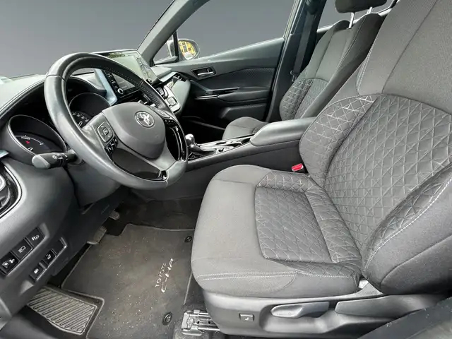 Toyota C-HR view 10
