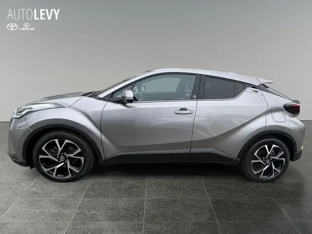 Toyota C-HR view 3