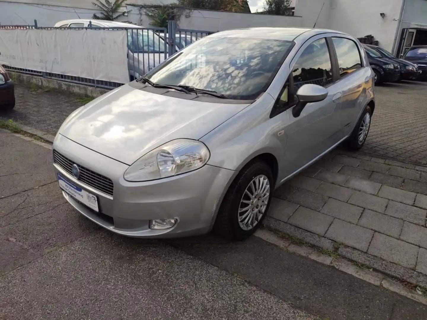 Fiat Grande Punto 1.4 8V Dynamic*Klimaanlage*2Hand Grigio - 1