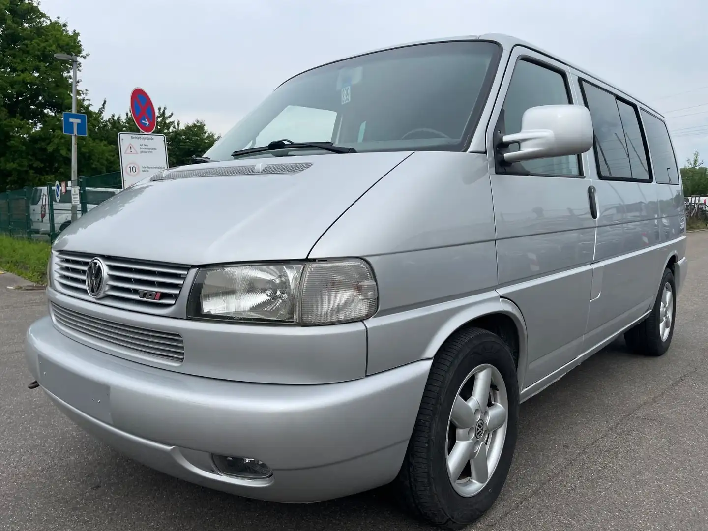 Volkswagen T4 Multivan Generation / 1.Hand / Argent - 1
