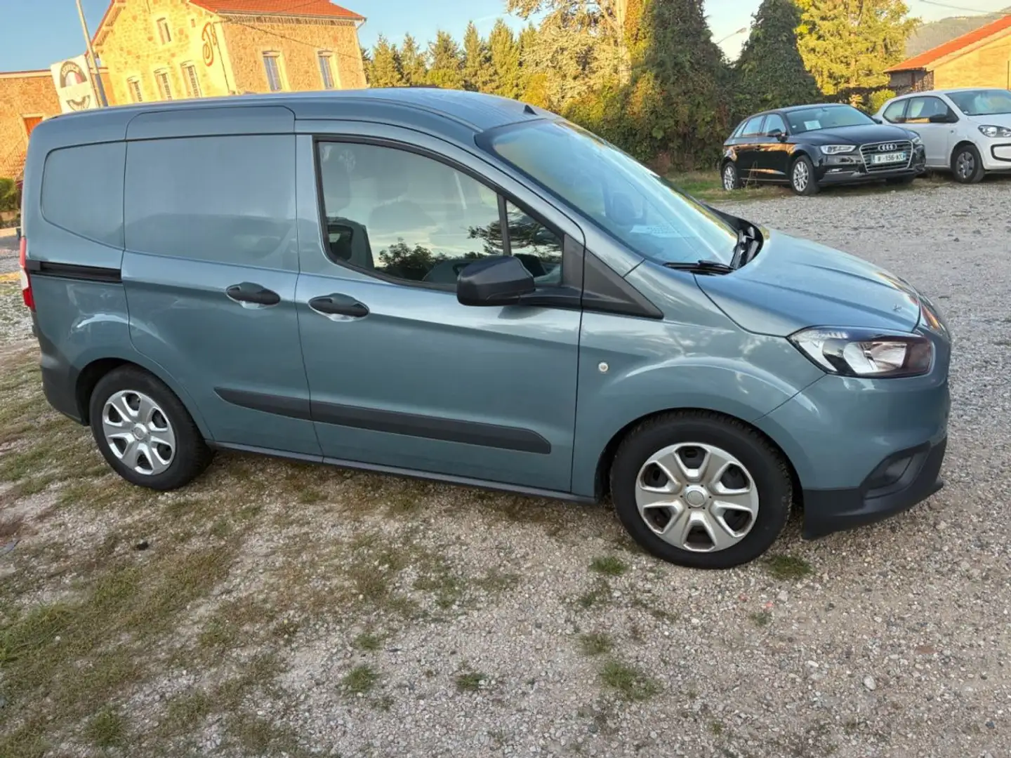 Ford Transit Courier - 1