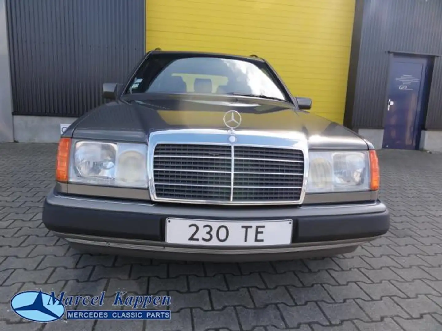 Mercedes-Benz 500 200-500 (W124) Combi 230 TE Szary - 2