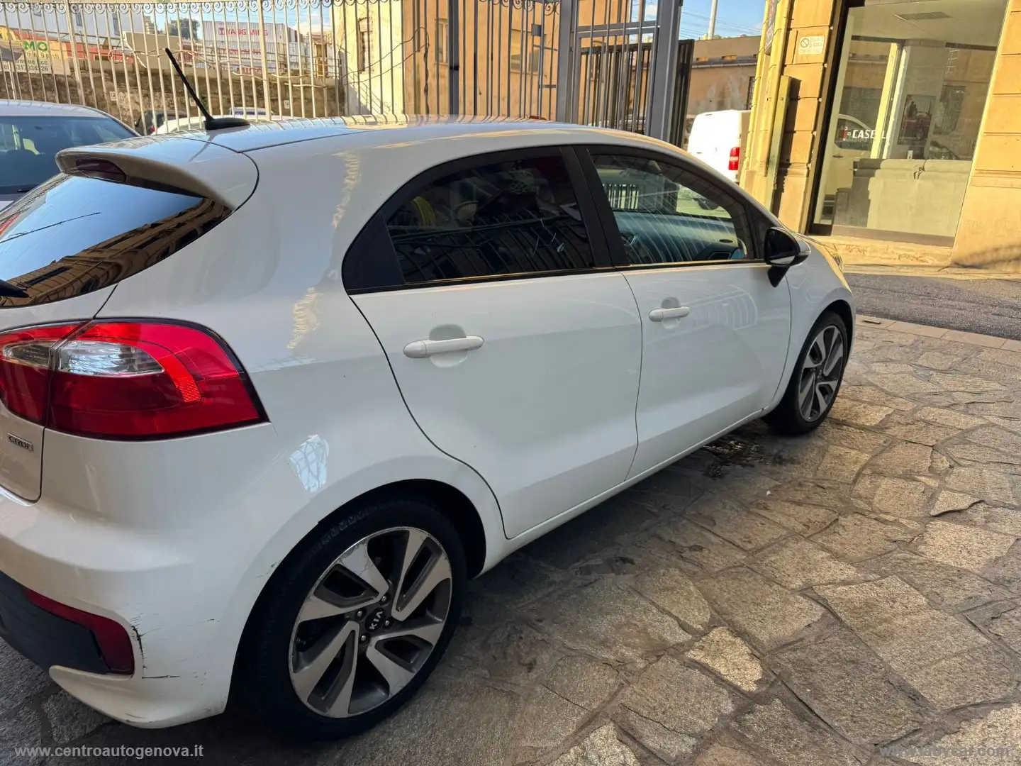 Kia Rio 1.1 CRDi 5p. Cool Blanco - 1