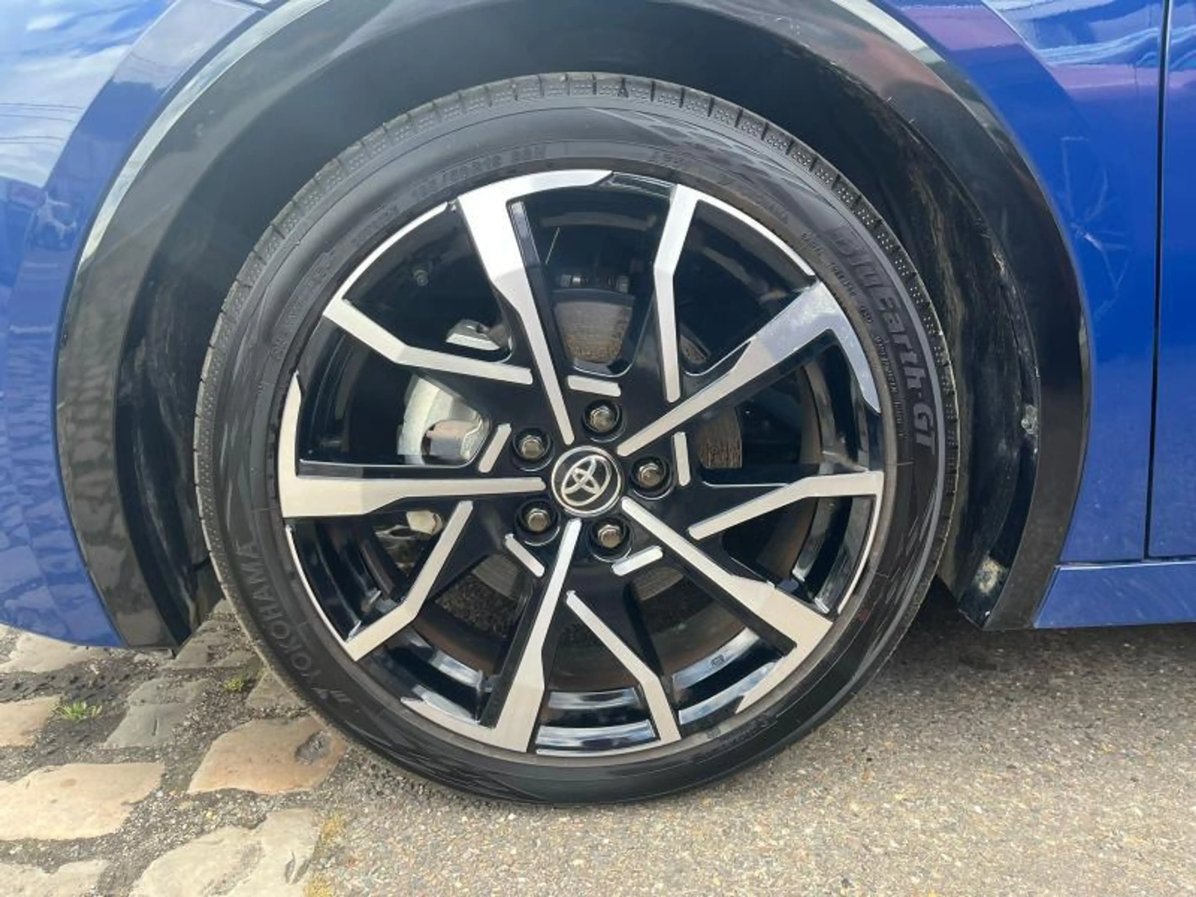 Toyota Prius Premium Plus — photo 3