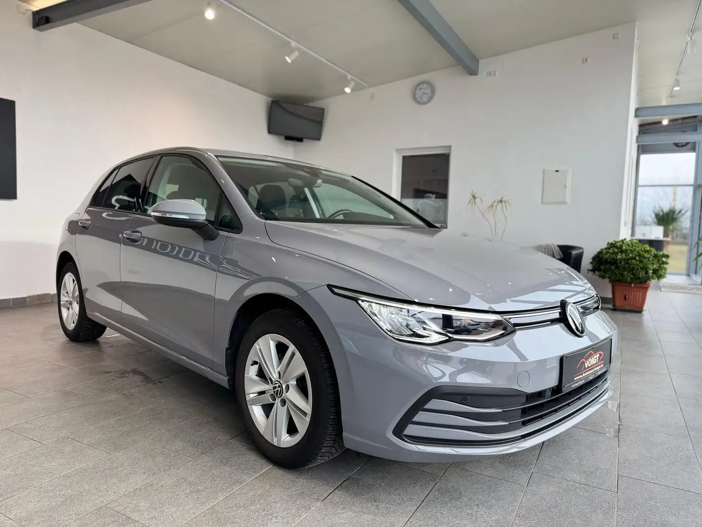 Volkswagen Golf VIII 1.5 TSI Life LED ACC DAB Gris - 2
