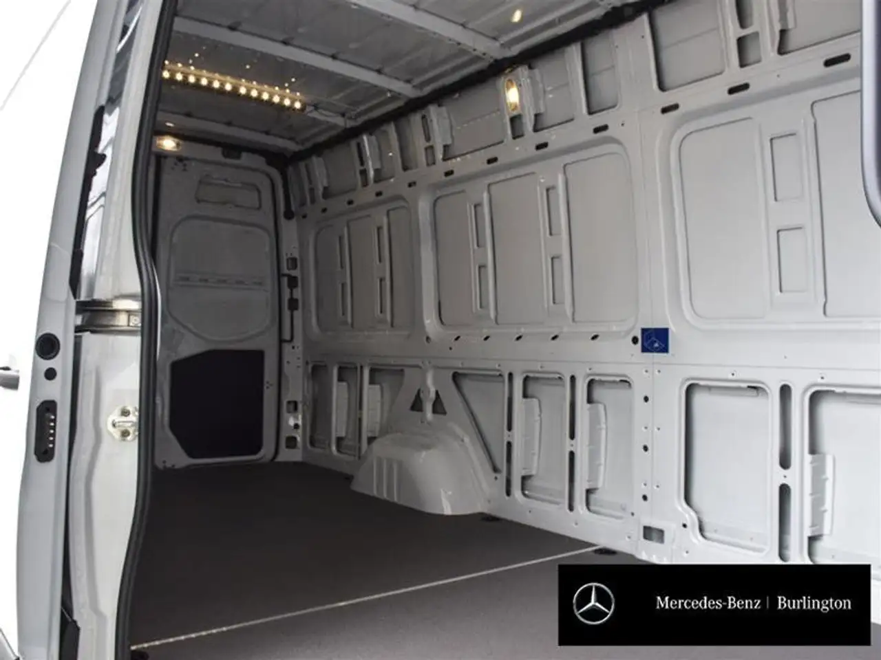 Mercedes-Benz Sprinter снимка Mercedes-Benz Sprinter