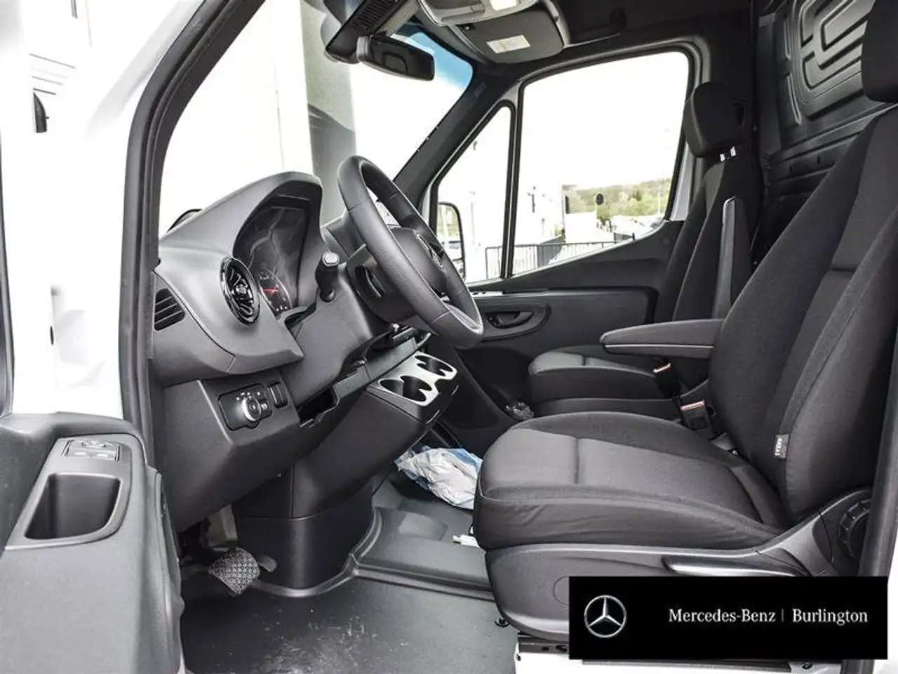 Mercedes-Benz Sprinter снимка Mercedes-Benz Sprinter