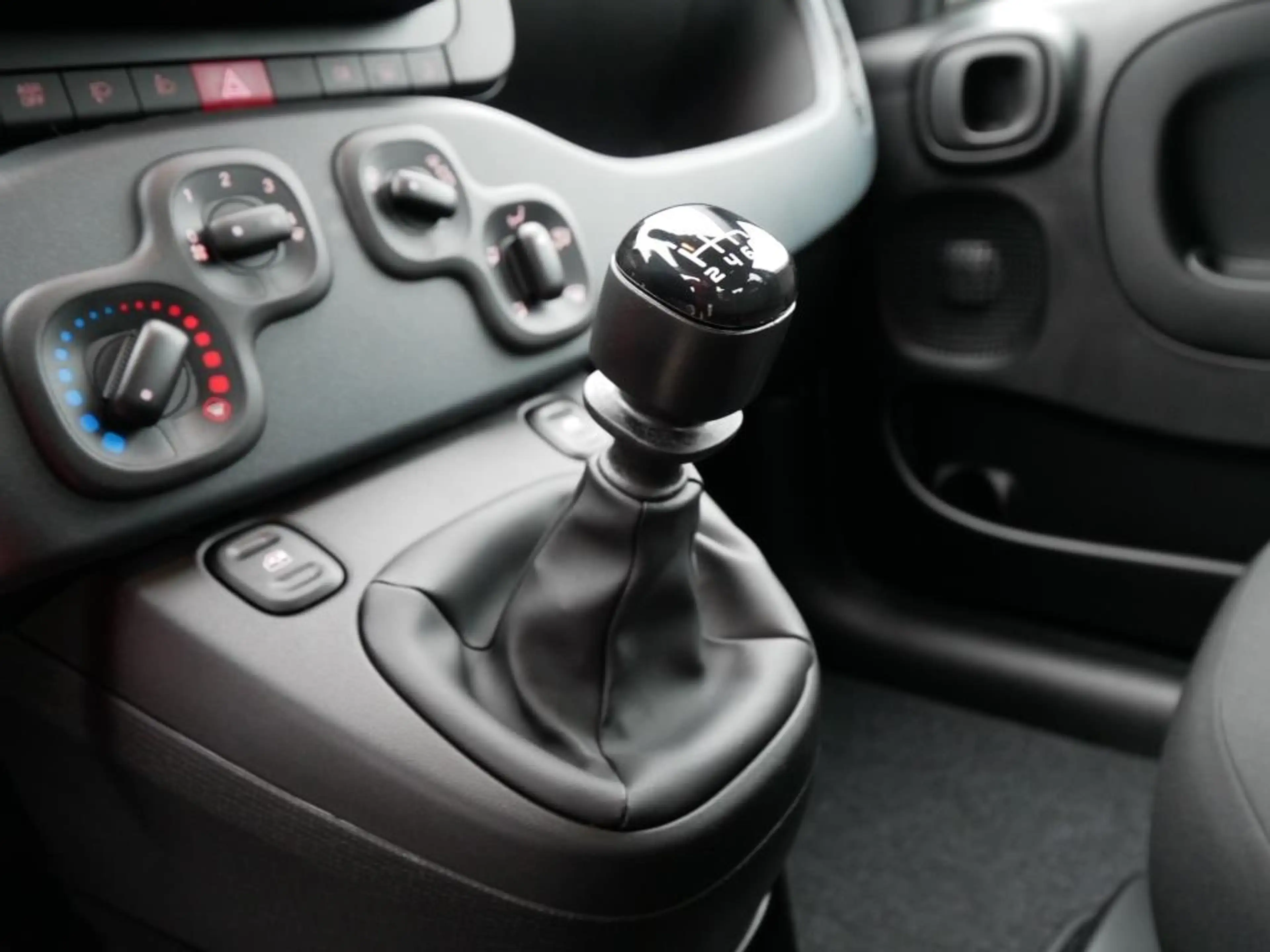 Fiat Panda HYBRID 1.0 GSE 70PS PDC CITY PAKET RADIO — photo 11