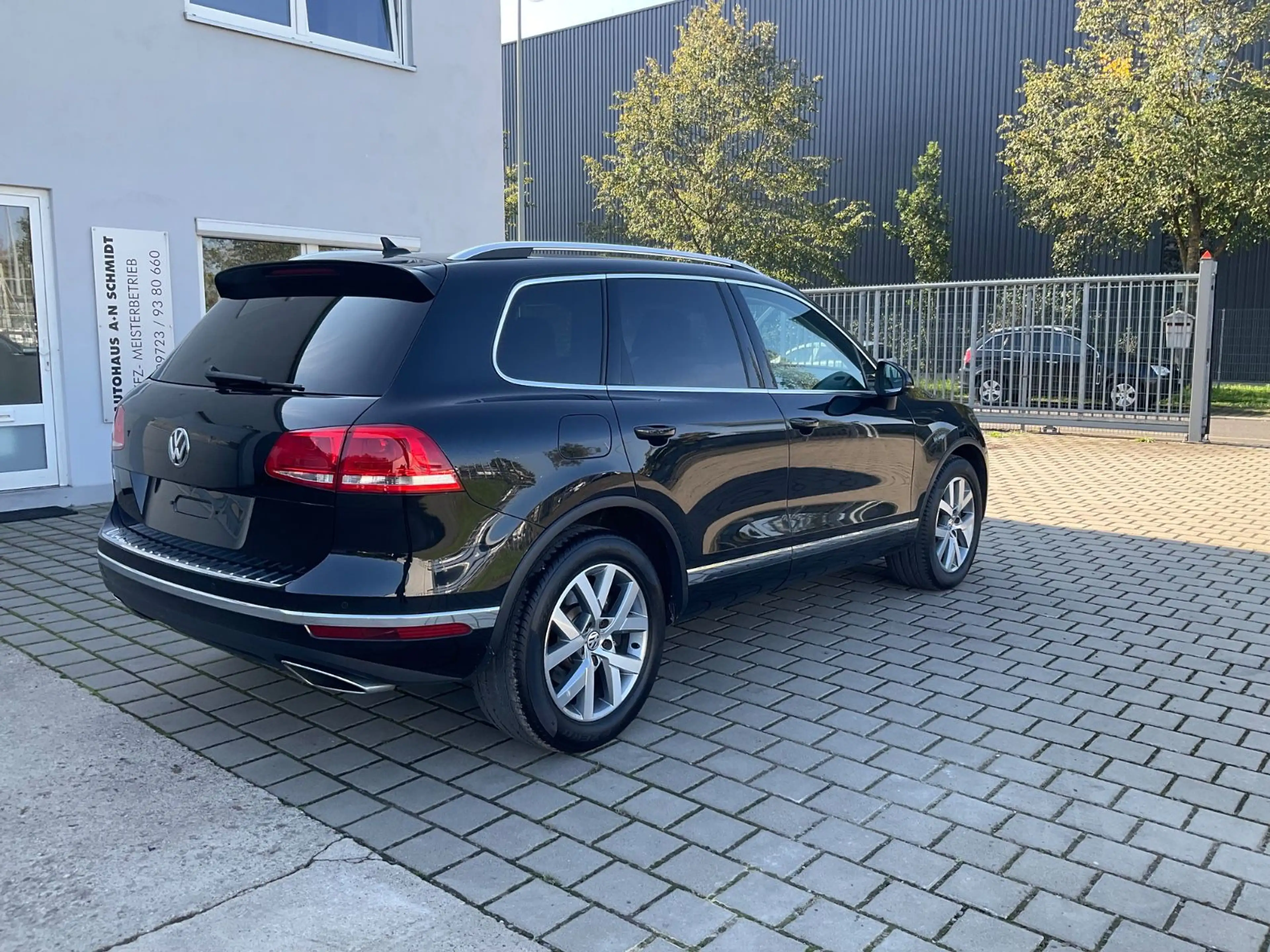 Volkswagen Touareg V6 TDI BMT 4M Execut Edit Luftfahrwk AHK — photo 3