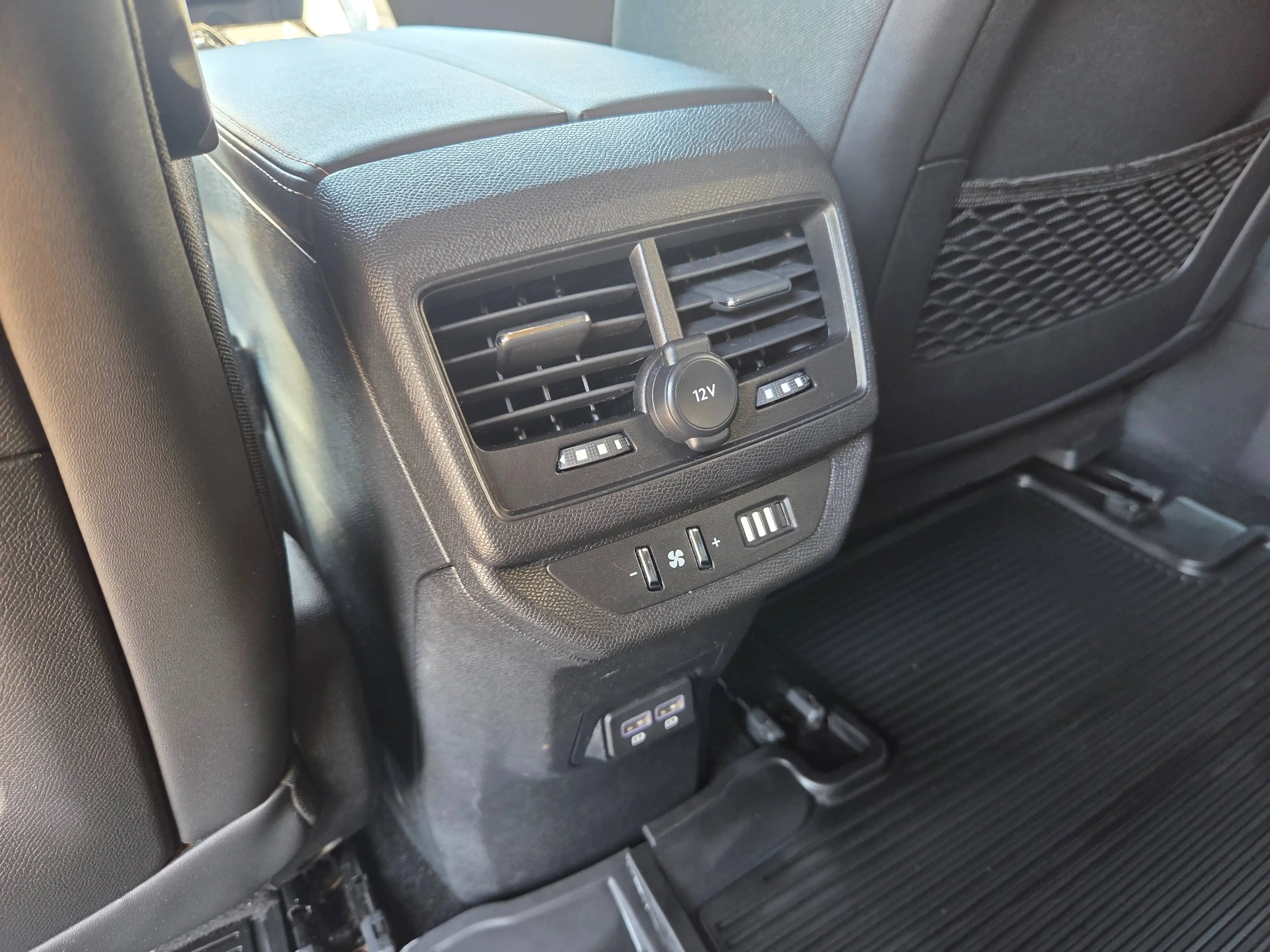 Peugeot 5008 GT ACC LED KAMERA NAVI — photo 8