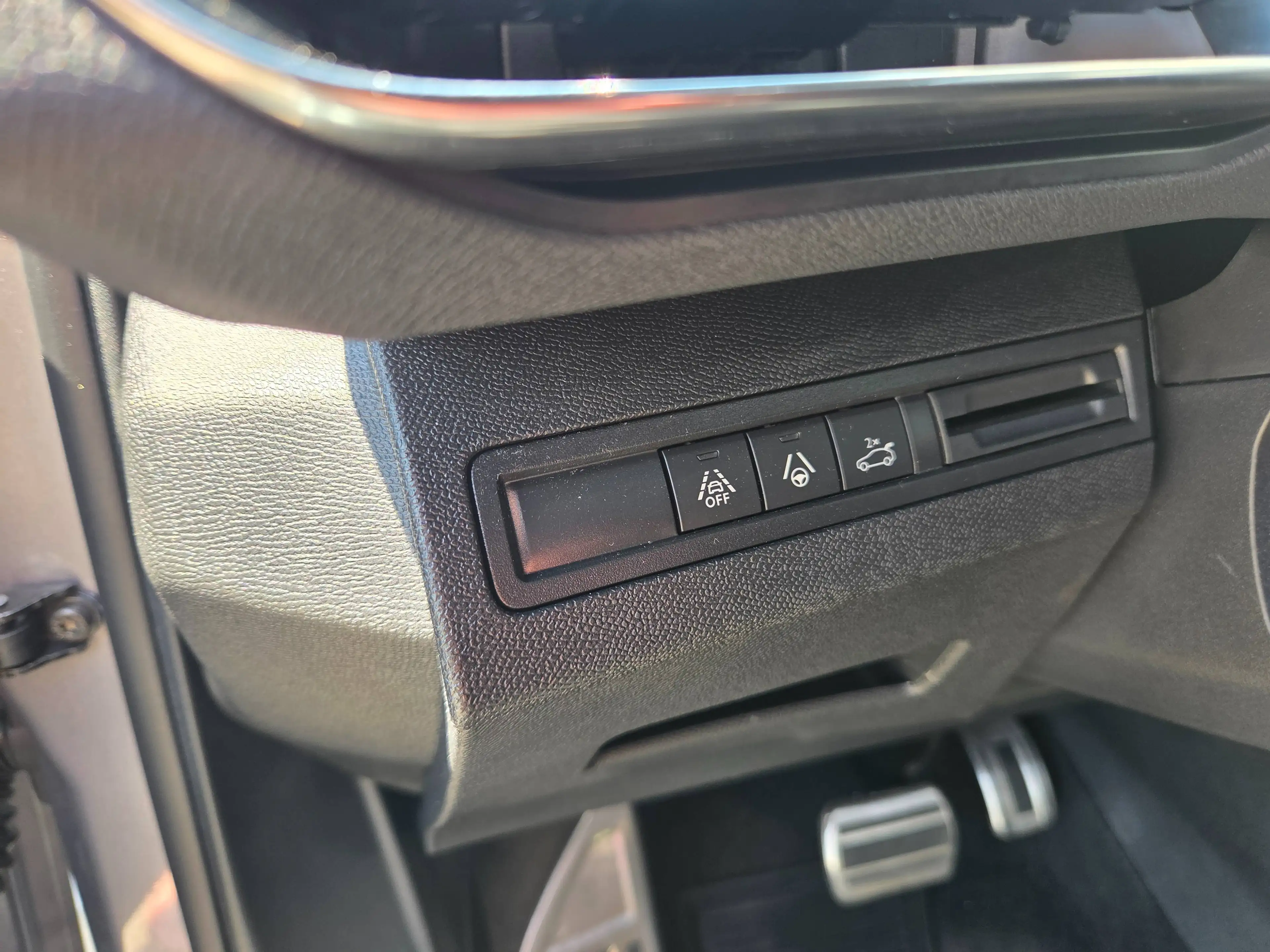 Peugeot 5008 GT ACC LED KAMERA NAVI — photo 11