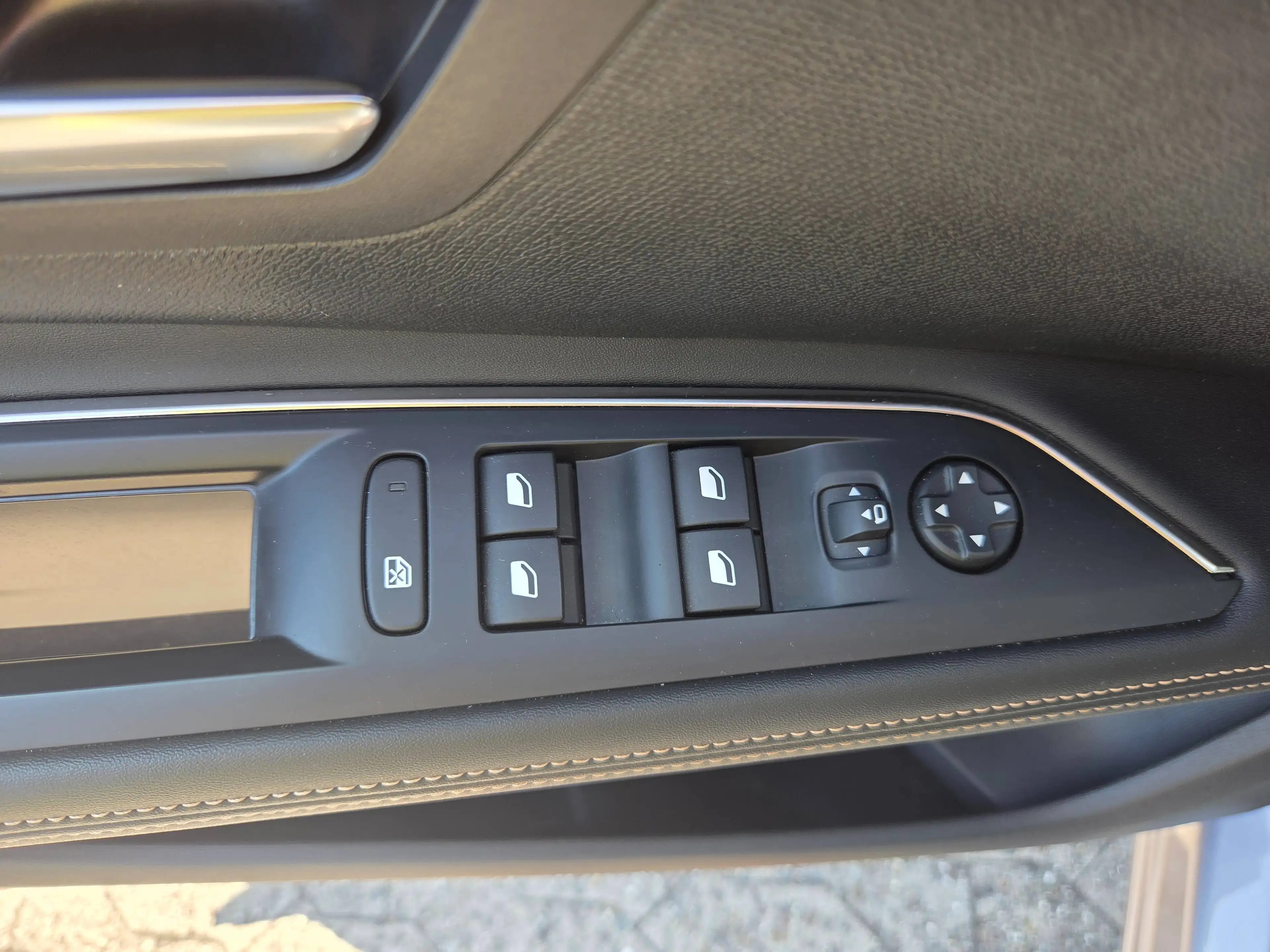 Peugeot 5008 GT ACC LED KAMERA NAVI — photo 10