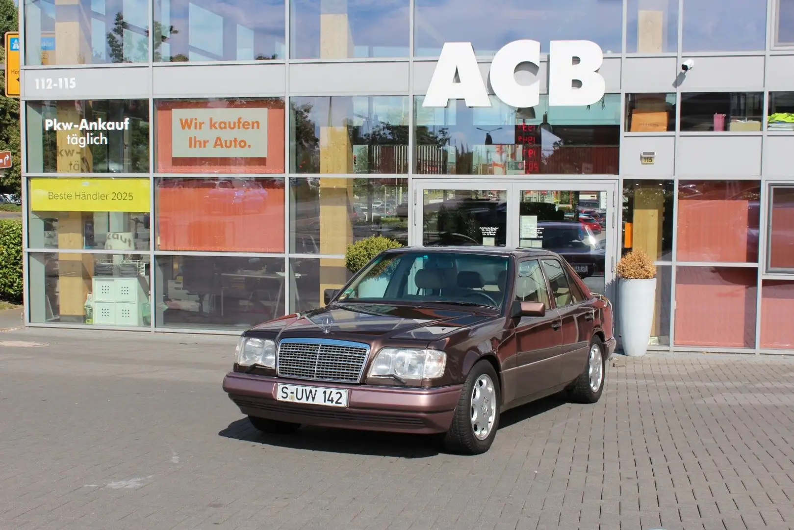 Mercedes-Benz E 420 W124 V8 Nutria met. / Leder beige BRD Braun - 1