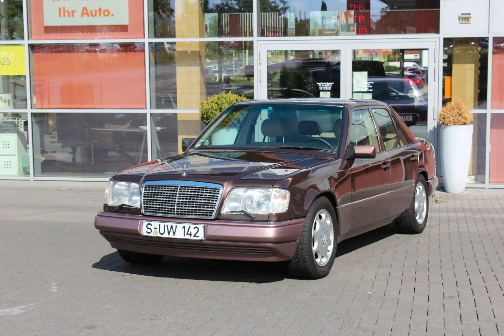 Mercedes-Benz E 420 W124 V8 Nutria met. / Leder beige BRD Braun - 2
