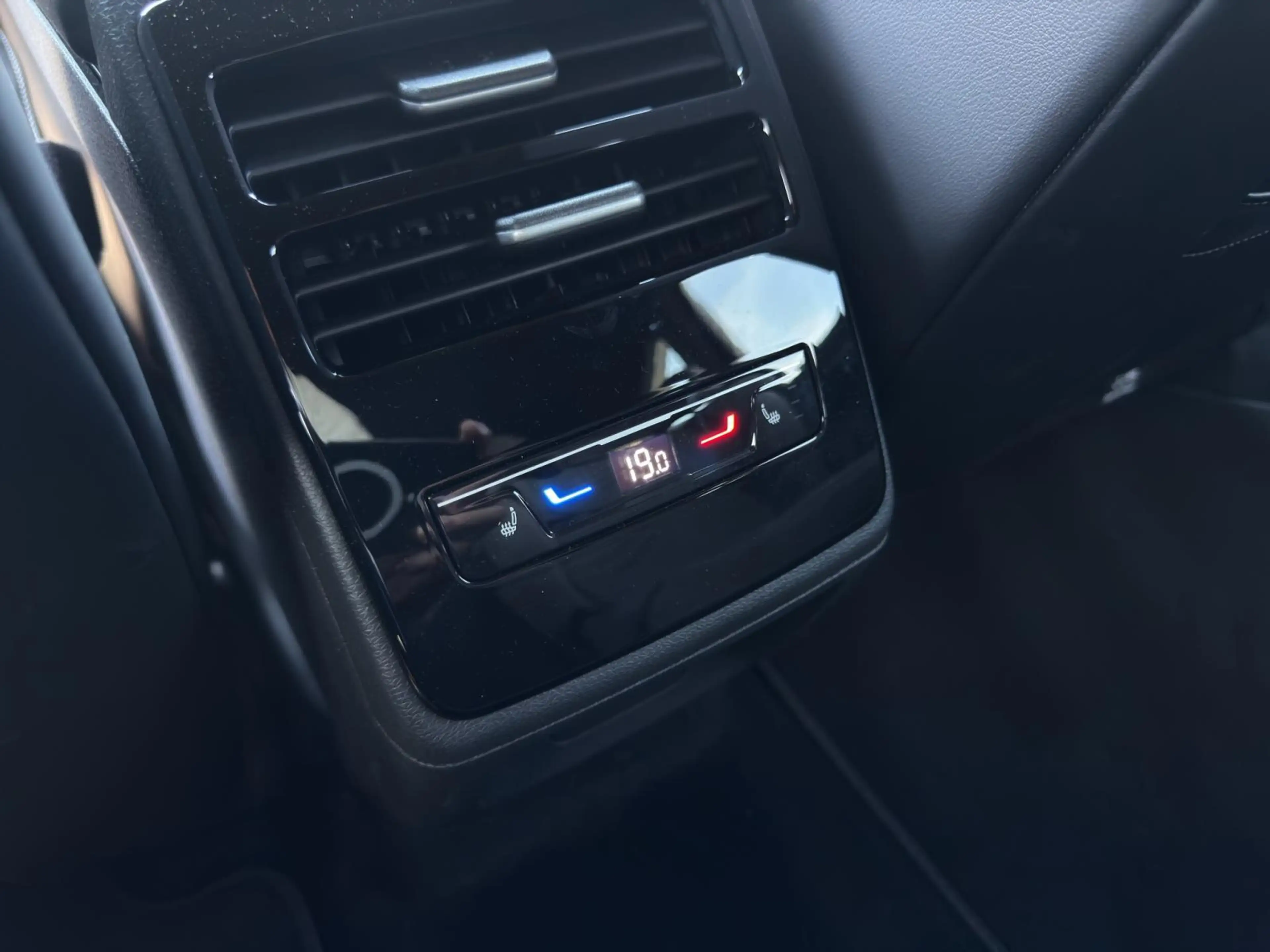 Volkswagen ID.7 Tourer Pro 210 kW / 77 kWh — photo 13