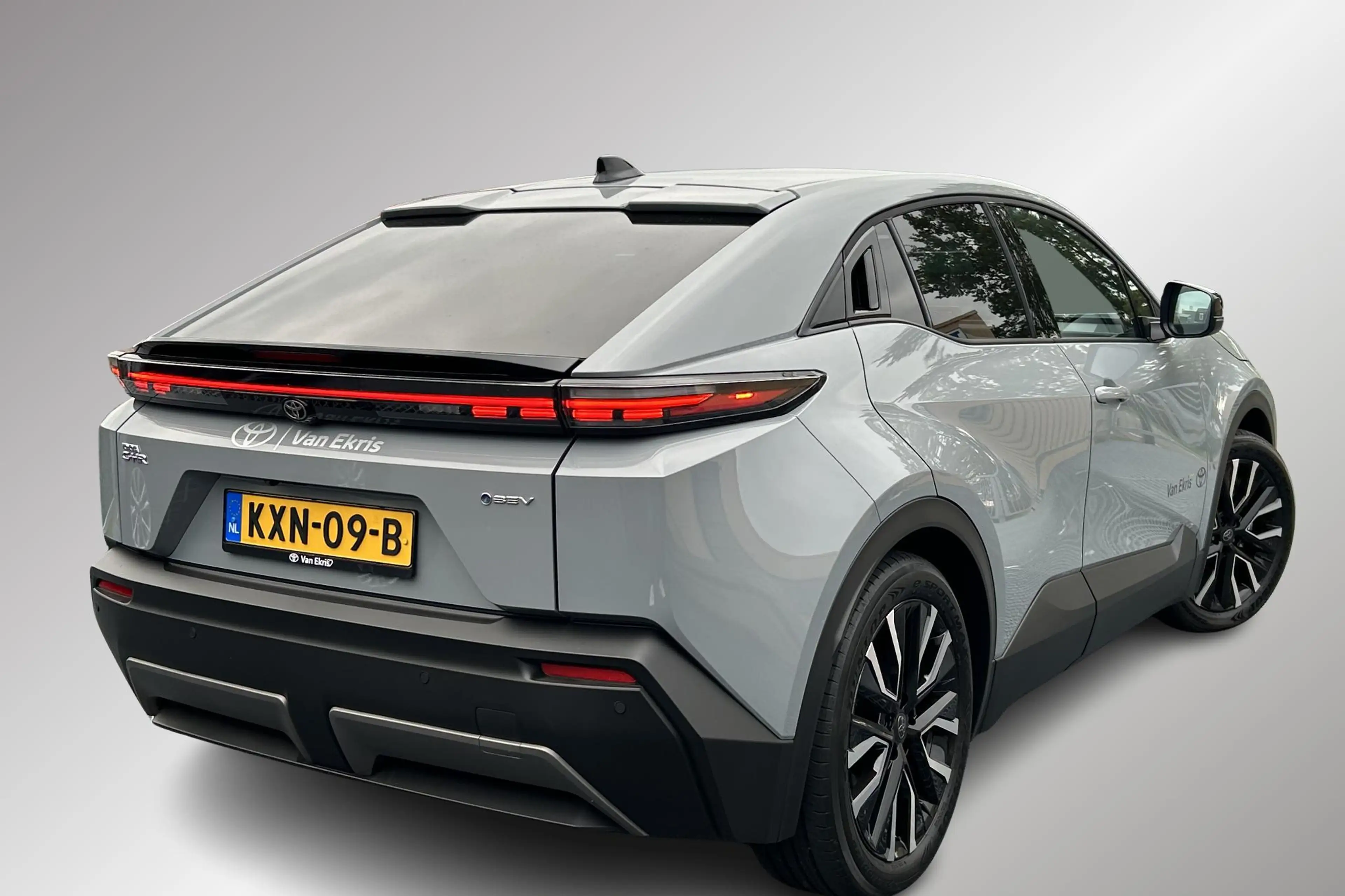 Toyota C-HR+ First Edition 77 kWh, 20 inch LM velgen, — photo 2