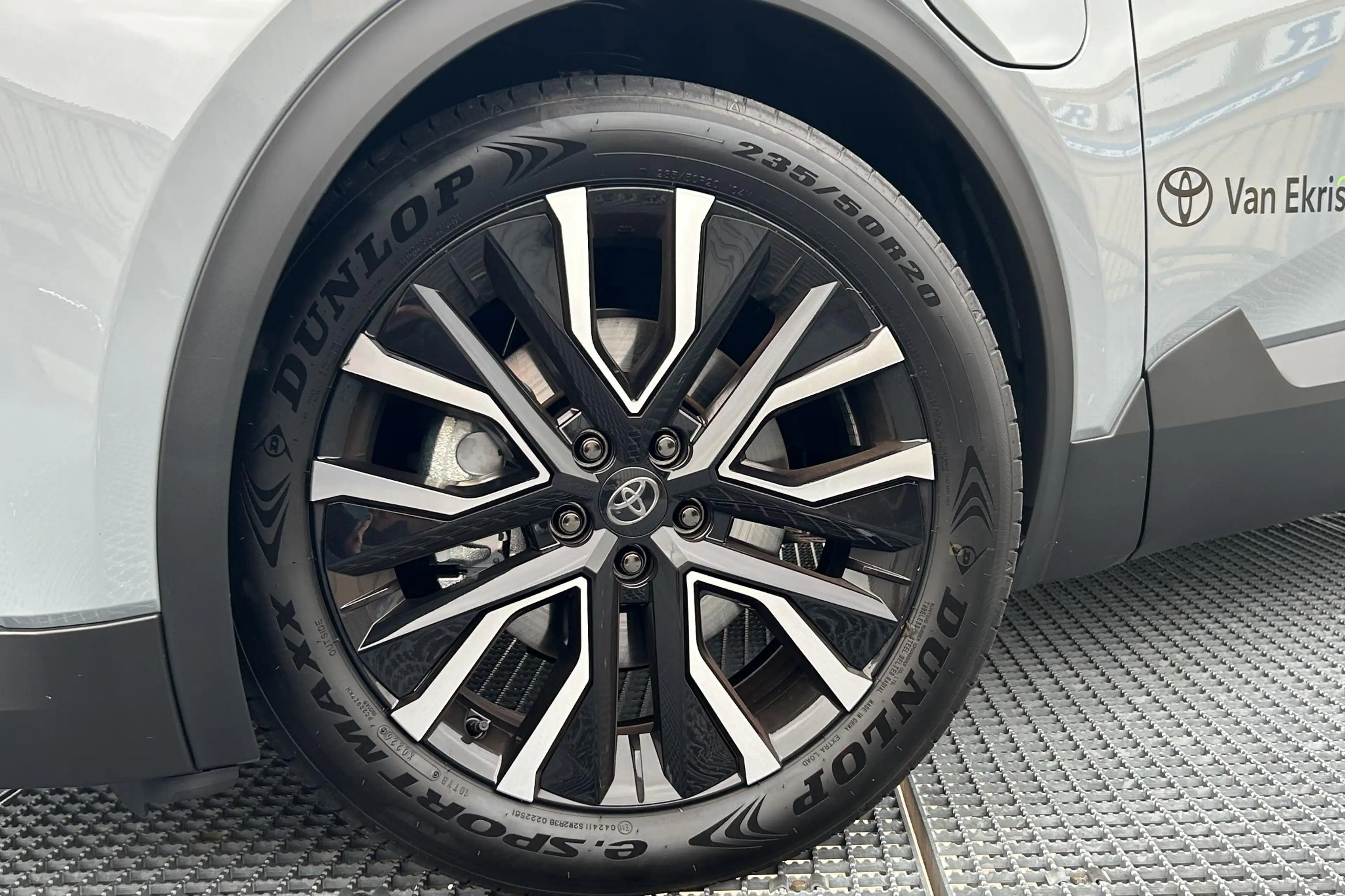 Toyota C-HR+ First Edition 77 kWh, 20 inch LM velgen, — photo 5