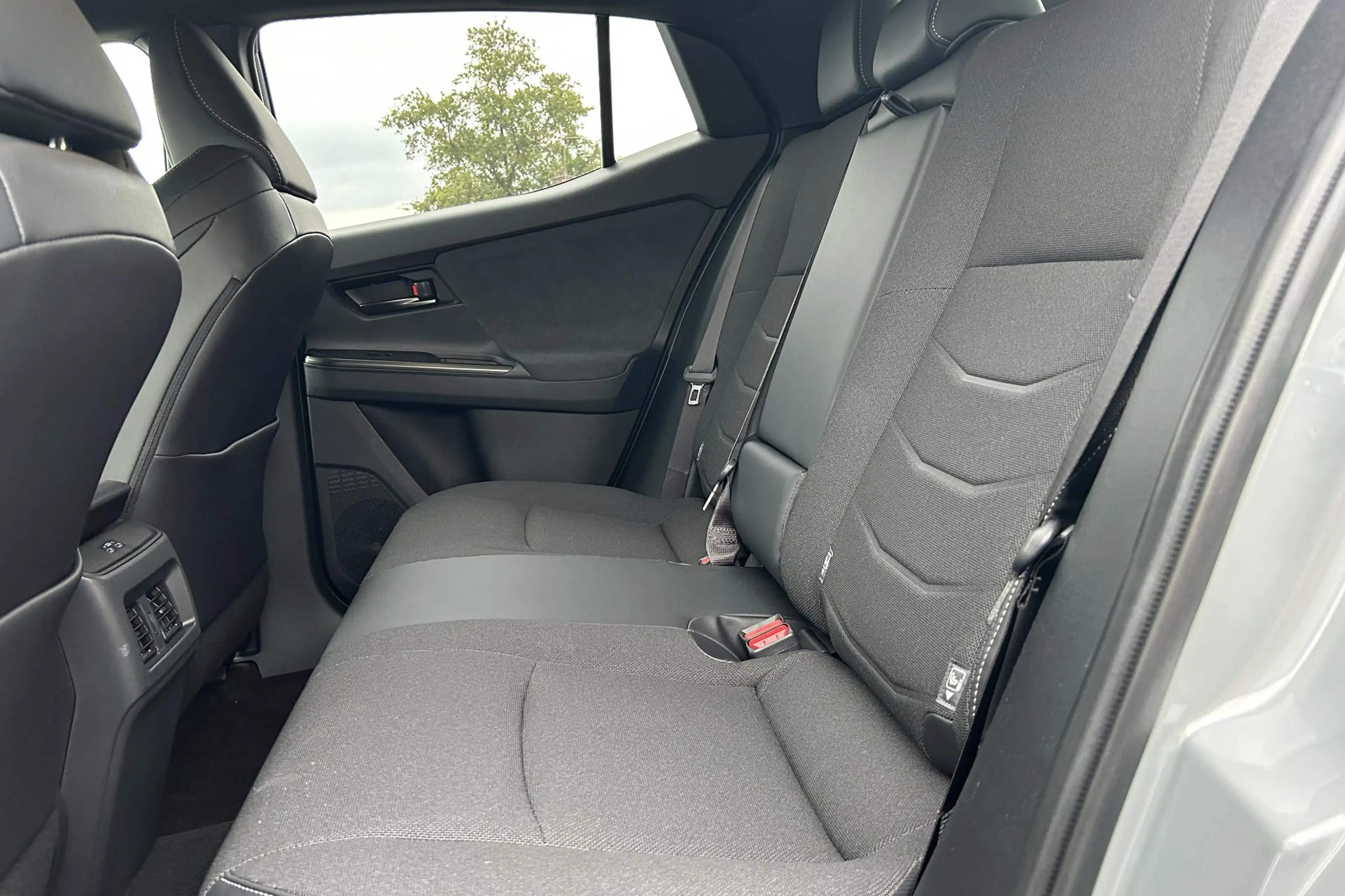 Toyota C-HR+ First Edition 77 kWh, 20 inch LM velgen, — photo 9