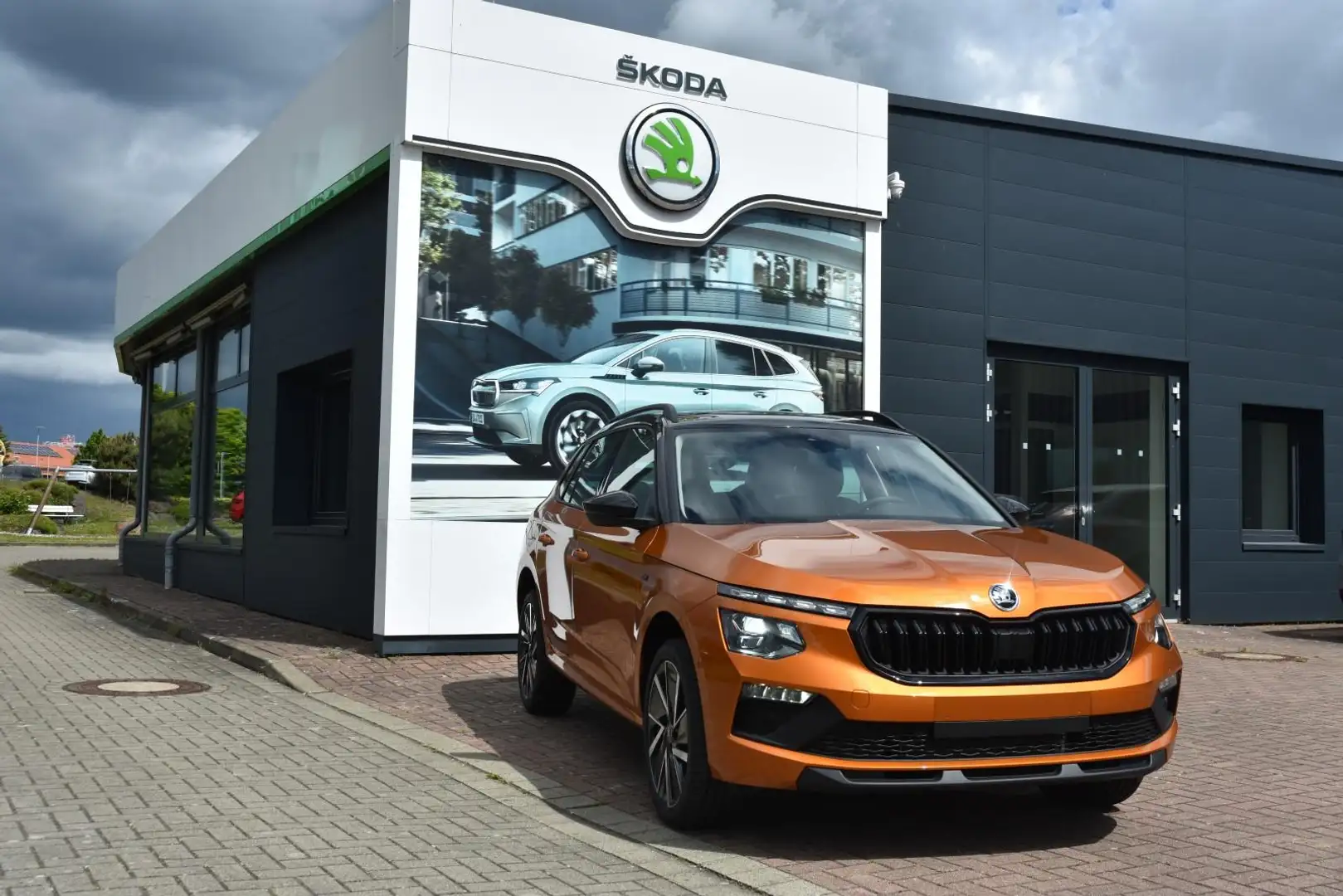 Skoda Kamiq 1.0TSI Tour*Matrix*AHK*Bhz.VS,FS,LR*Rückcam Orange - 2